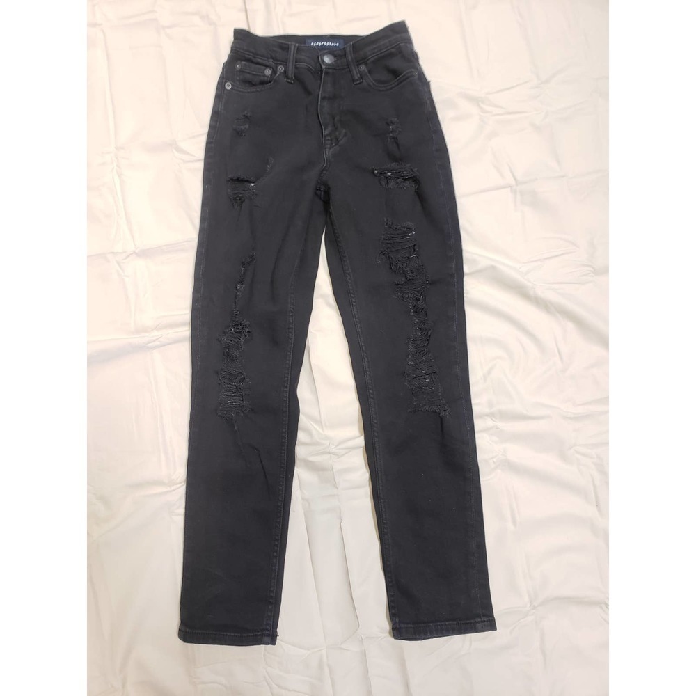 Black Aero 00R destroyed mom jeans.